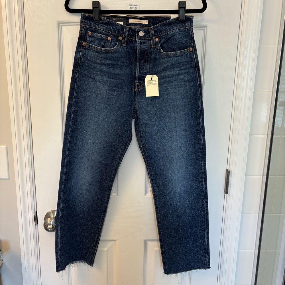 NWT Levi's Indigo Blue Wedgie Straight Jeans, size 28